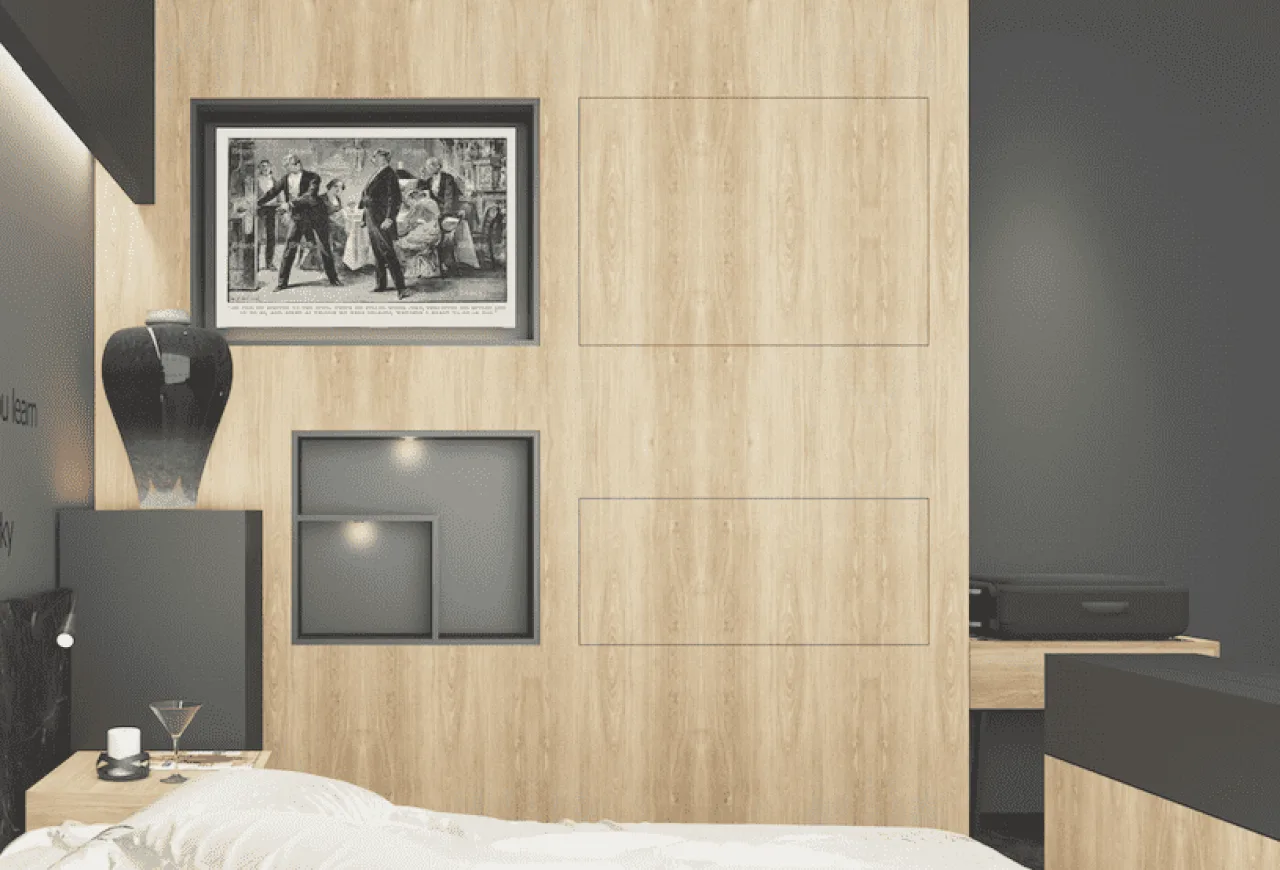 Yatak başı duvarında gizli niş ve çerçeveli fotoğraf bulunan otel odası